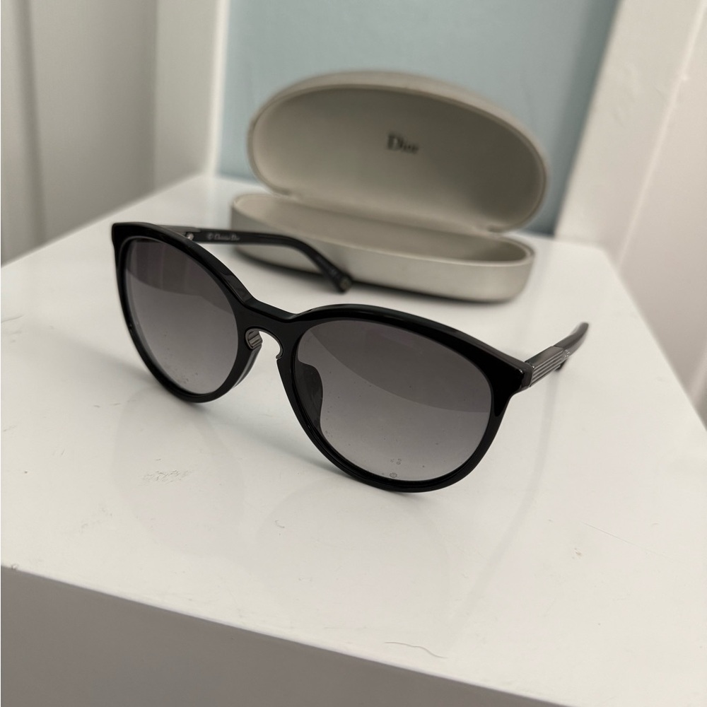 Dior Authentic Black Sunglasses - image 4